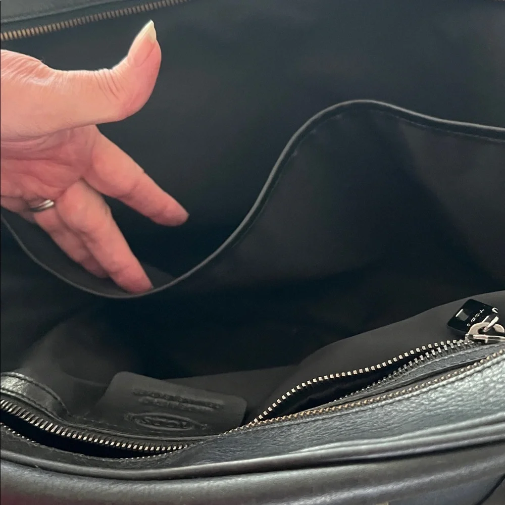 Elegant Tod's Black Leather Briefcase for Men